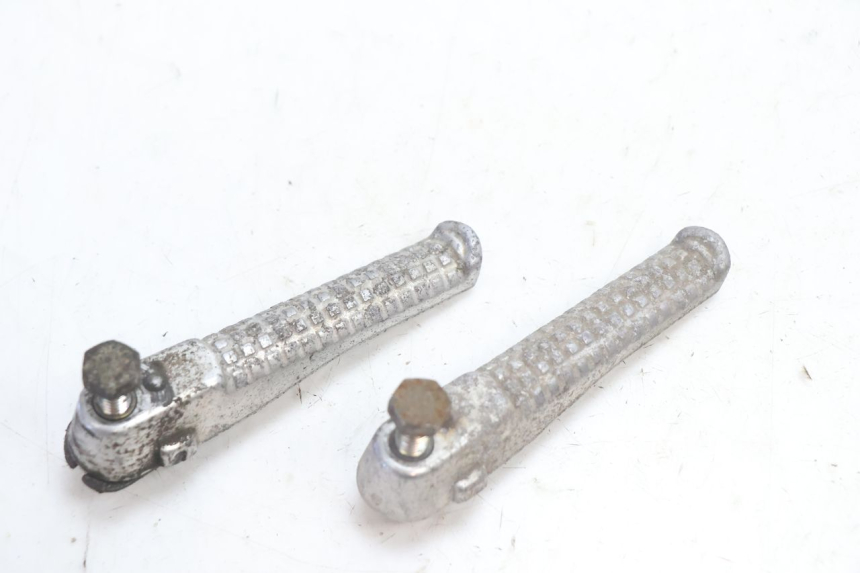 photo de SET ACHTERSTE VOETSTEUNEN PEUGEOT SPEEDFIGHT LC 50 (1996 - 2002) - Detail van het onderdeel