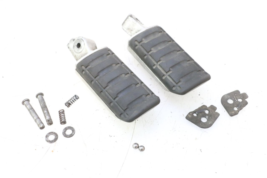 photo de PAAR ACHTERSTE VOETSTEUNEN HONDA ST PAN EUROPEAN 1100 (1990 - 2002) - Hoofdaanzicht