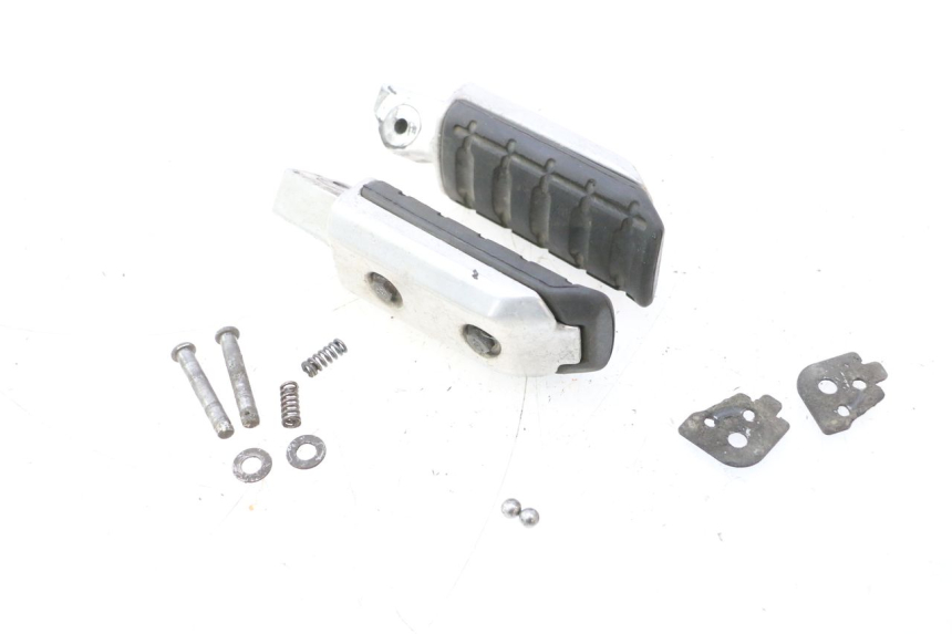 photo de PAAR ACHTERSTE VOETSTEUNEN HONDA ST PAN EUROPEAN 1100 (1990 - 2002) - Detail van het onderdeel