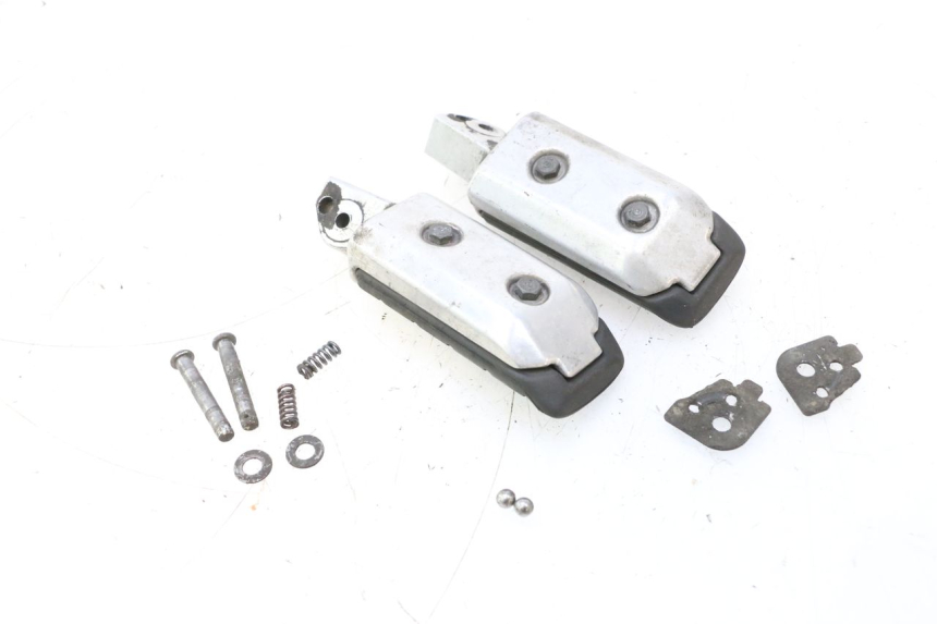photo de PAAR ACHTERSTE VOETSTEUNEN HONDA ST PAN EUROPEAN 1100 (1990 - 2002) - Andere kijkhoek