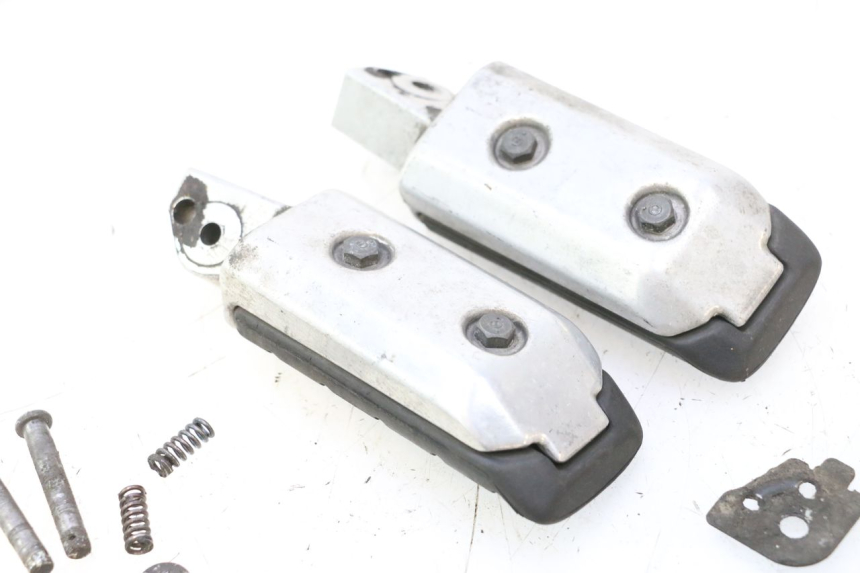 photo de PAAR ACHTERSTE VOETSTEUNEN HONDA ST PAN EUROPEAN 1100 (1990 - 2002) - Technische close-up