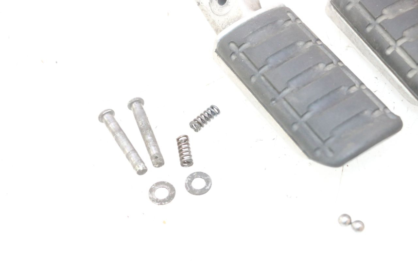 photo de PAAR ACHTERSTE VOETSTEUNEN HONDA ST PAN EUROPEAN 1100 (1990 - 2002) - Overzicht