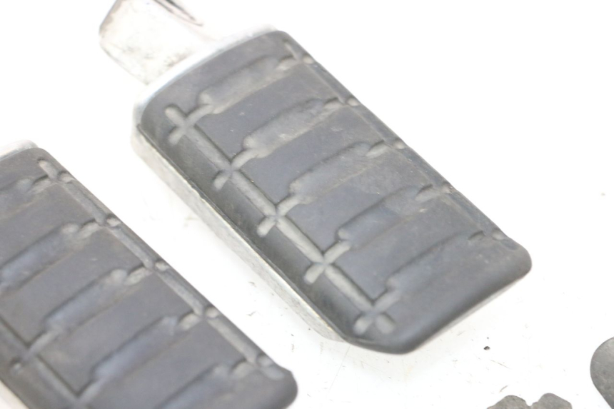 photo de PAAR ACHTERSTE VOETSTEUNEN HONDA ST PAN EUROPEAN 1100 (1990 - 2002) - Staat van het oppervlak