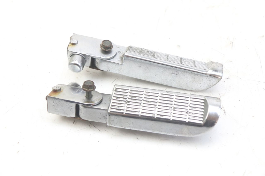 photo de SET ACHTERSTE VOETSTEUNEN RAZZO STEED 125 (2012 - 2018) - Zoom op gebruiksstaat