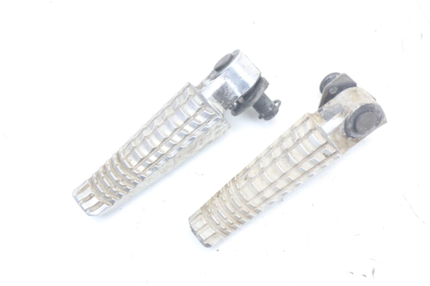 photo de SET ACHTERSTE VOETSTEUNEN SUZUKI GSR 750 (2011 - 2017) - Hoofdaanzicht