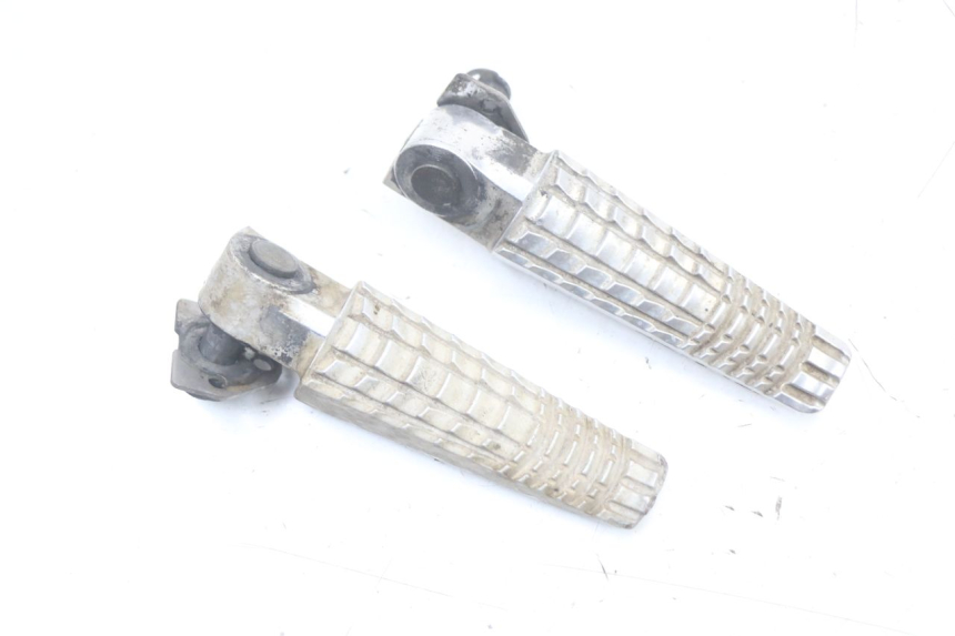 photo de SET ACHTERSTE VOETSTEUNEN SUZUKI GSR 750 (2011 - 2017) - Detail van het onderdeel