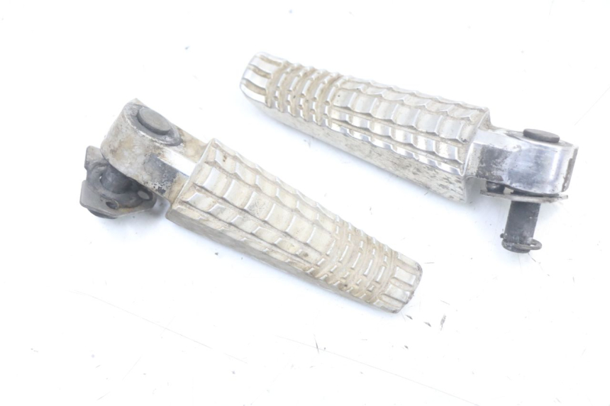 photo de SET ACHTERSTE VOETSTEUNEN SUZUKI GSR 750 (2011 - 2017) - Zoom op gebruiksstaat