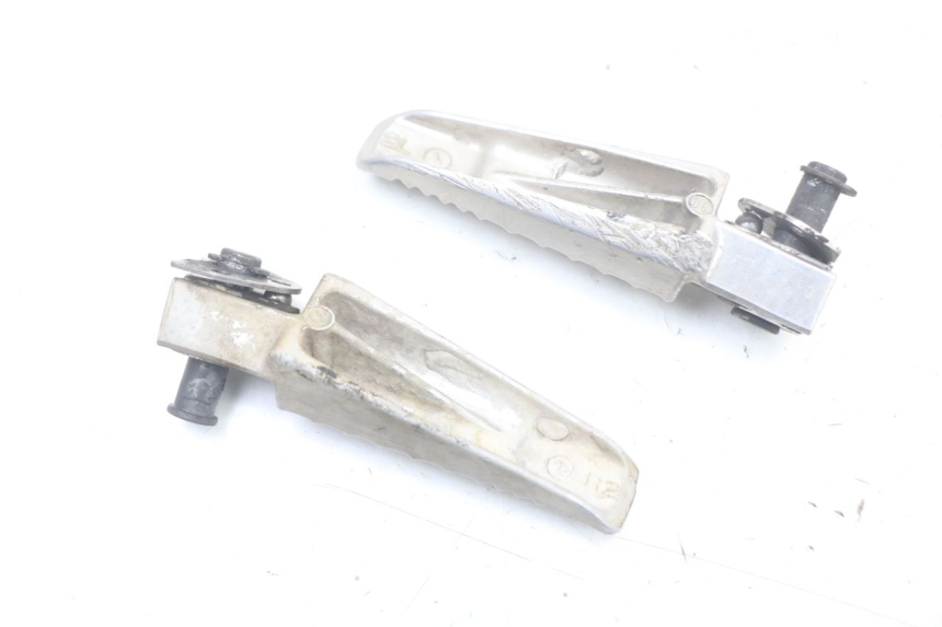 photo de SET ACHTERSTE VOETSTEUNEN SUZUKI GSR 750 (2011 - 2017) - Andere kijkhoek