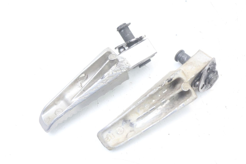 photo de SET ACHTERSTE VOETSTEUNEN SUZUKI GSR 750 (2011 - 2017) - Technische close-up