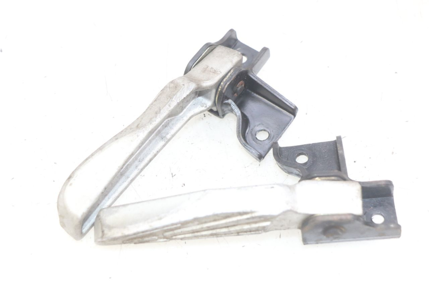 photo de SET ACHTERSTE VOETSTEUNEN SYM SYMPHONY 125 (2009 - 2015) - Detail van het onderdeel