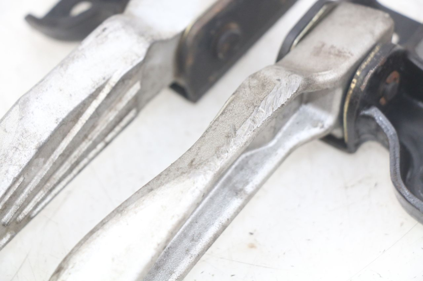 photo de SET ACHTERSTE VOETSTEUNEN SYM SYMPHONY 125 (2009 - 2015) - Technische close-up