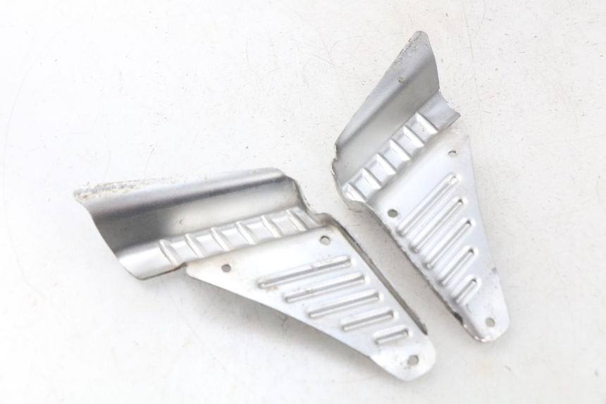 photo de SET ACHTERSTE VOETSTEUNEN BAOTIAN TRAVEL SPIRIT 50 (2010 - 2012) - Detail van het onderdeel