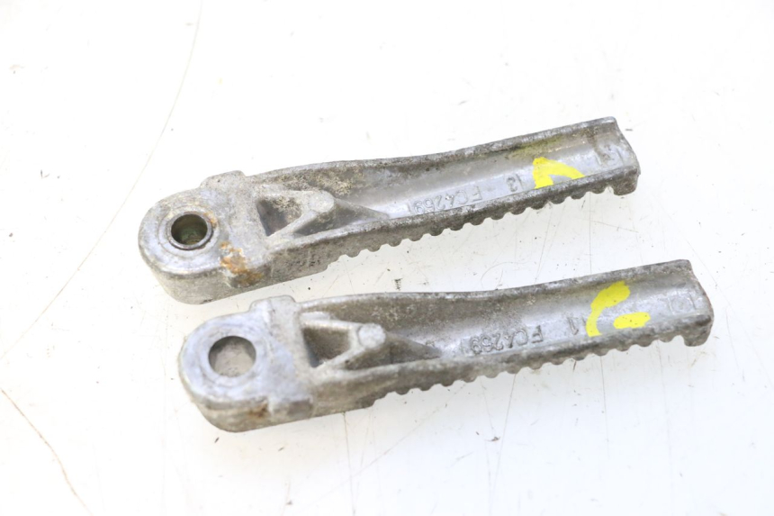 photo de SET ACHTERSTE VOETSTEUNEN PEUGEOT TREKKER 50 (1995 - 2004) - Detail van het onderdeel