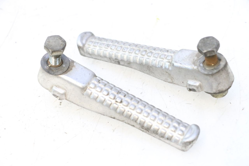photo de SET ACHTERSTE VOETSTEUNEN PEUGEOT TREKKER 50 (1995 - 2004) - Hoofdaanzicht
