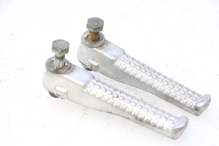 photo de SET ACHTERSTE VOETSTEUNEN PEUGEOT TREKKER 50 (1995 - 2004) - Bevestigingspunten