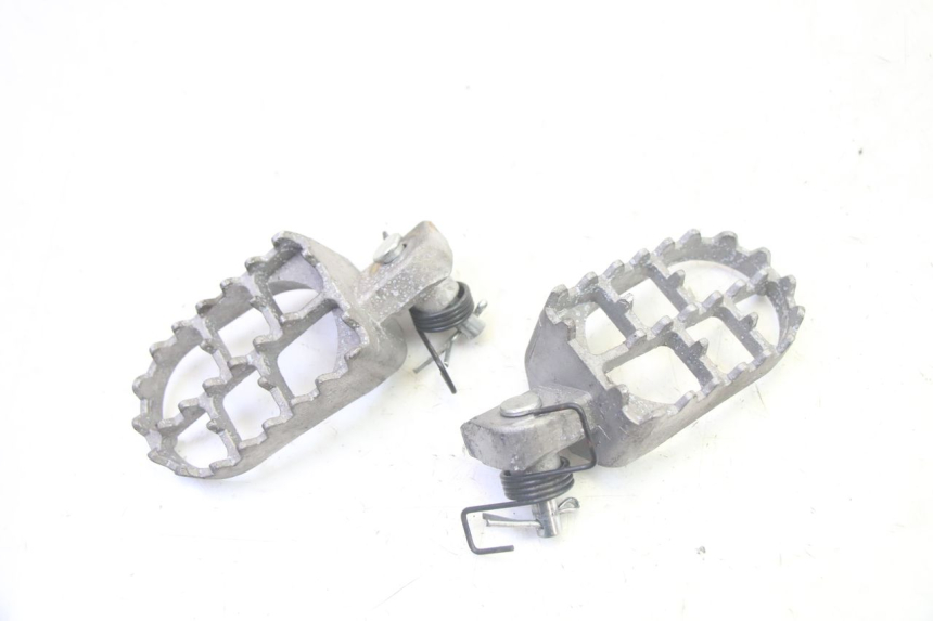 photo de SET ACHTERSTE VOETSTEUNEN YAMAHA TTR 125 (2000 - 2020) - Hoofdaanzicht