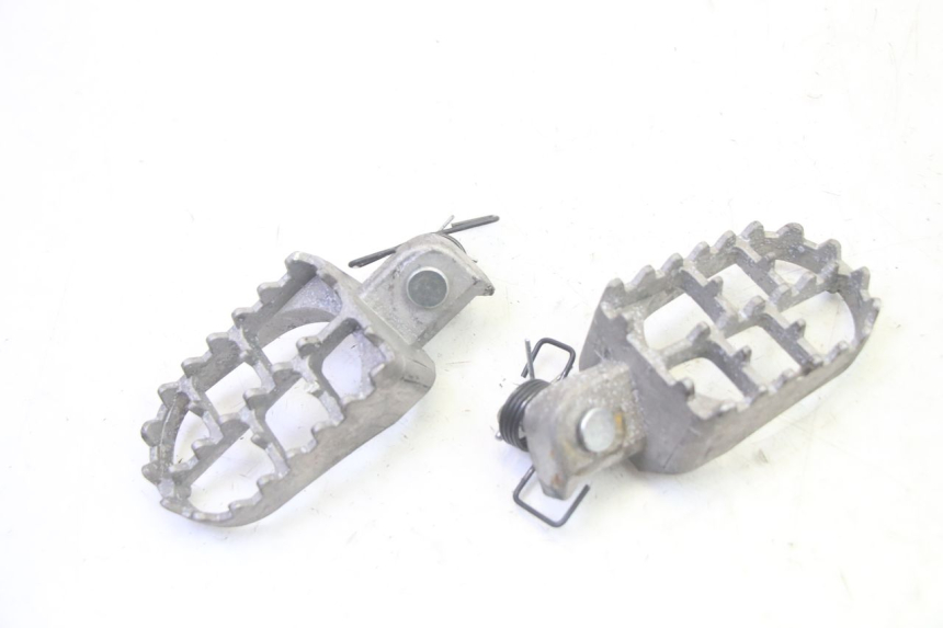photo de SET ACHTERSTE VOETSTEUNEN YAMAHA TTR 125 (2000 - 2020) - Andere kijkhoek