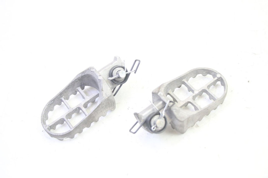 photo de SET ACHTERSTE VOETSTEUNEN YAMAHA TTR 125 (2000 - 2020) - Technische close-up