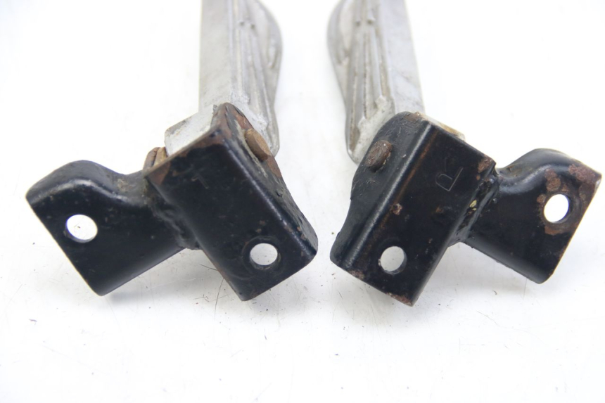 photo de SET ACHTERSTE VOETSTEUNEN PEUGEOT TWEET 4T 50 (2010 - 2014) - Detail van het onderdeel