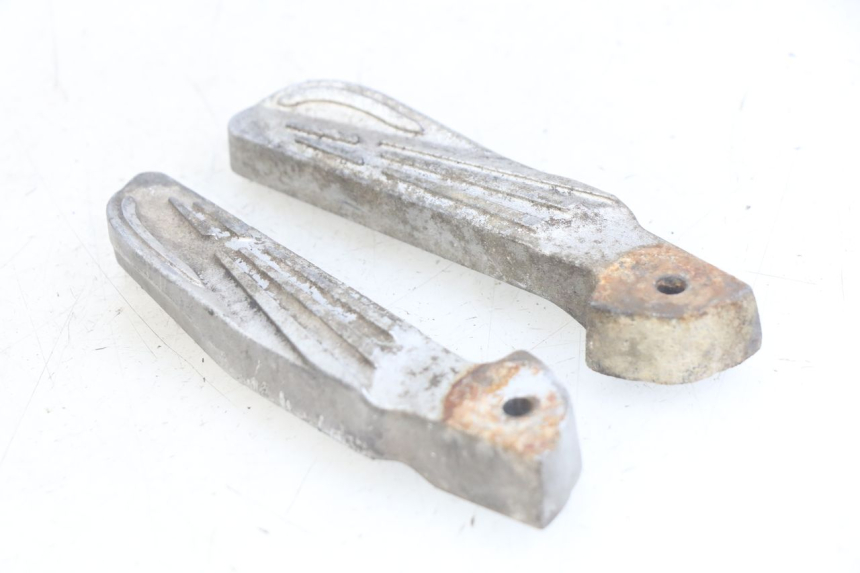 photo de SET ACHTERSTE VOETSTEUNEN PEUGEOT TWEET 4T 50 (2010 - 2014) - Zoom op gebruiksstaat