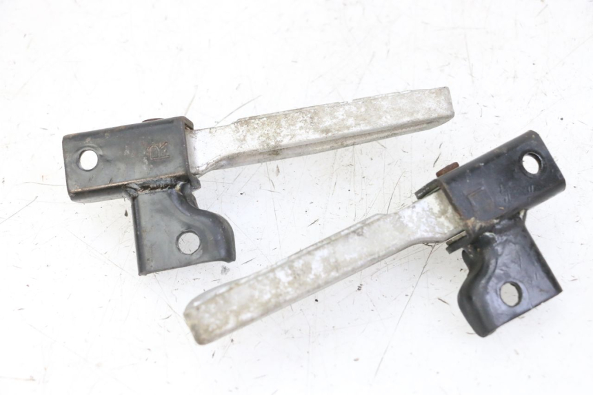 photo de SET ACHTERSTE VOETSTEUNEN PEUGEOT TWEET 4T 50 (2014 - 2019) - Detail van het onderdeel