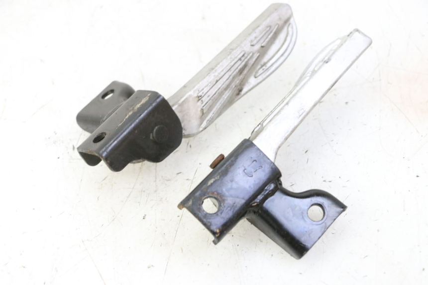 photo de SET ACHTERSTE VOETSTEUNEN PEUGEOT TWEET 4T 50 (2018 - 2022) - Staat van het oppervlak