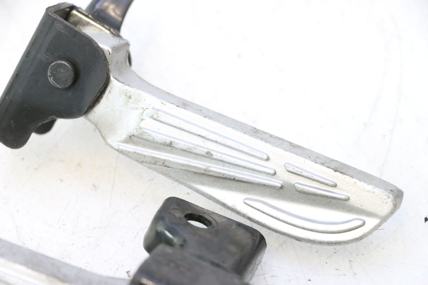 photo de SET ACHTERSTE VOETSTEUNEN PEUGEOT TWEET 4T 50 (2018 - 2022) - Gecontroleerd onderdeel