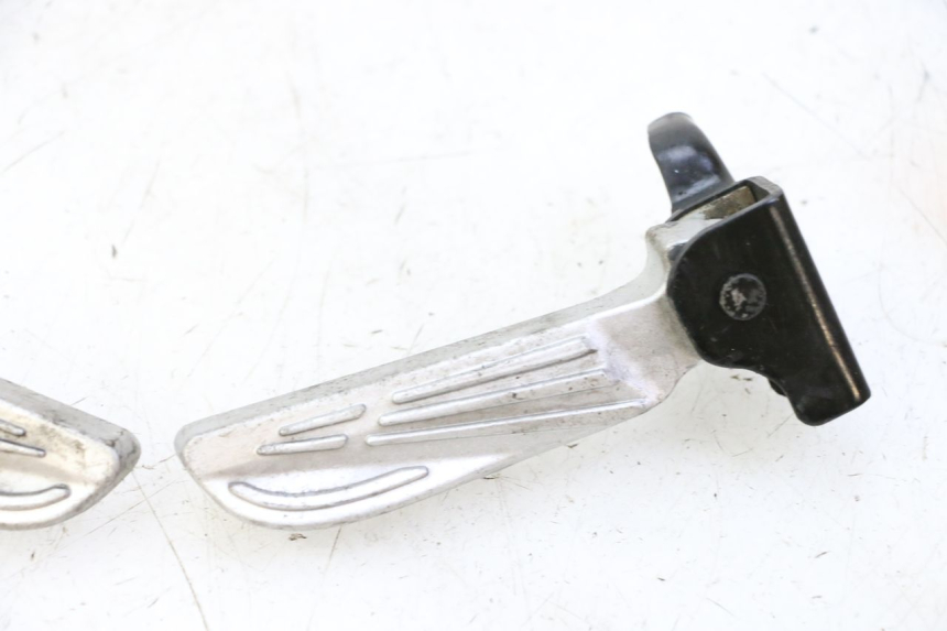 photo de SET ACHTERSTE VOETSTEUNEN PEUGEOT TWEET PRO CARGO 50 (2018 - 2022) - Gecontroleerd onderdeel