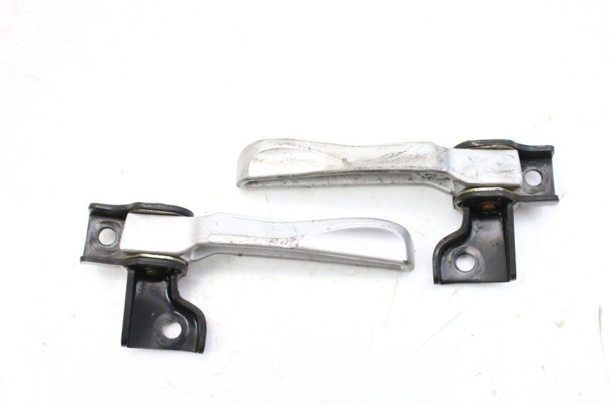 photo de SET ACHTERSTE VOETSTEUNEN PEUGEOT TWEET 125 (2010 - 2017) - Detail van het onderdeel