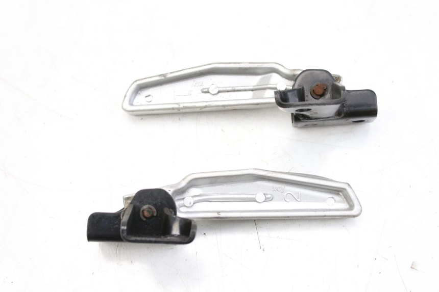 photo de SET ACHTERSTE VOETSTEUNEN PEUGEOT TWEET 125 (2010 - 2017) - Zoom op gebruiksstaat