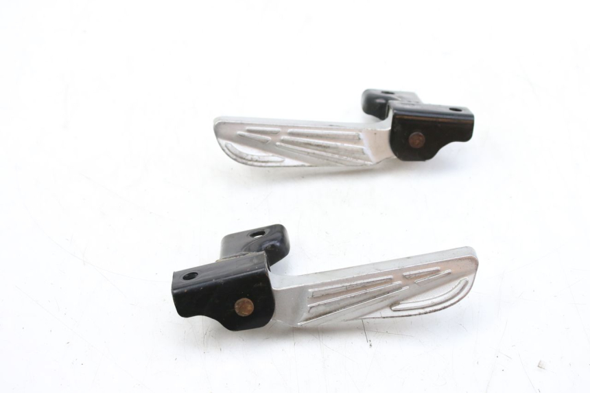 photo de SET ACHTERSTE VOETSTEUNEN PEUGEOT TWEET 125 (2010 - 2017) - Andere kijkhoek