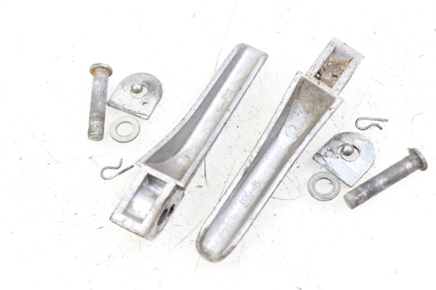 photo de SET ACHTERSTE VOETSTEUNEN PIAGGIO TYPHOON 50 (2000 - 2009) - Detail van het onderdeel