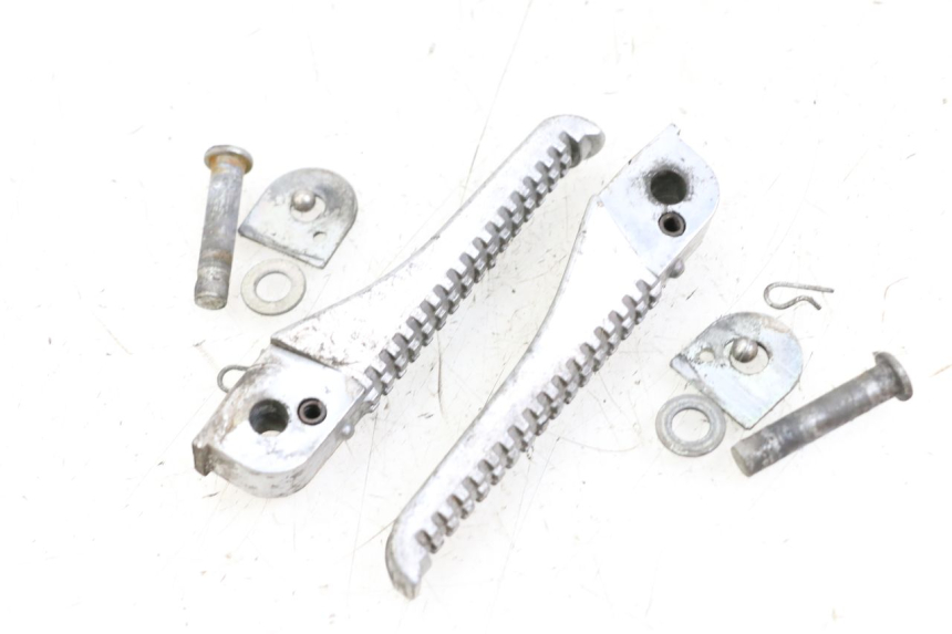 photo de SET ACHTERSTE VOETSTEUNEN PIAGGIO TYPHOON 50 (2000 - 2009) - Zoom op gebruiksstaat