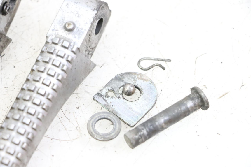 photo de SET ACHTERSTE VOETSTEUNEN PIAGGIO TYPHOON 50 (2000 - 2009) - Technische close-up