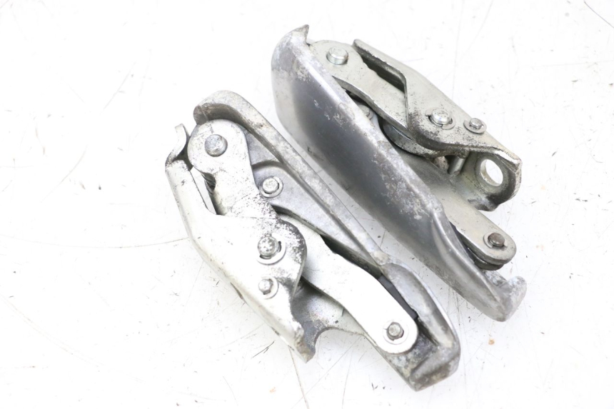 photo de SET ACHTERSTE VOETSTEUNEN PIAGGIO VESPA GTS SUPER IE 125 (2009 - 2016) - Detail van het onderdeel