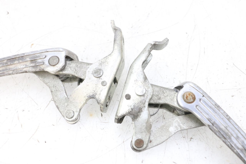 photo de SET ACHTERSTE VOETSTEUNEN PIAGGIO VESPA GTS SUPER IE 125 (2009 - 2016) - Detailaanzicht