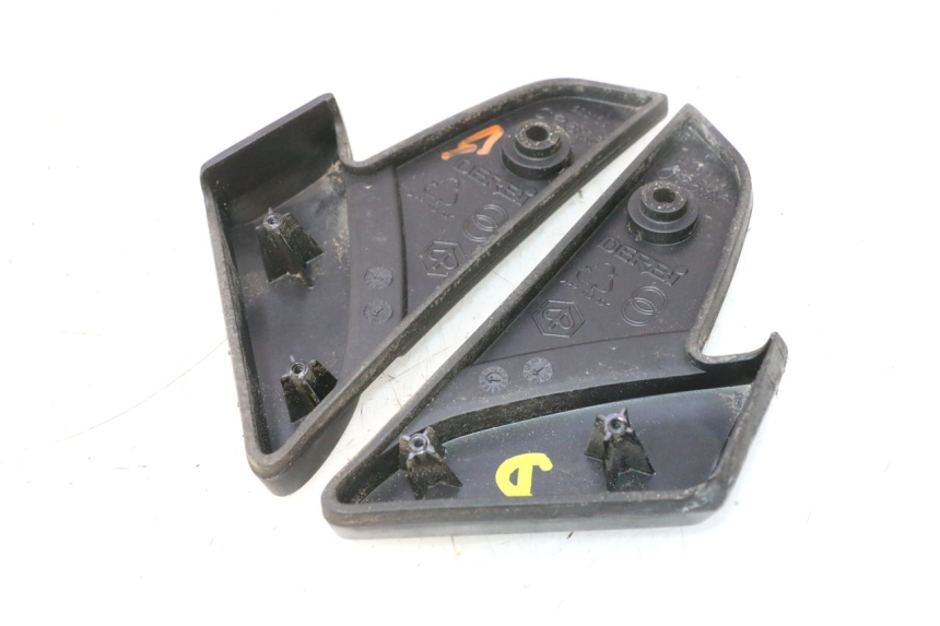 photo de SET ACHTERSTE VOETSTEUNEN PIAGGIO VESPA S 2T 50 (2007 - 2014) - Bevestigingspunten