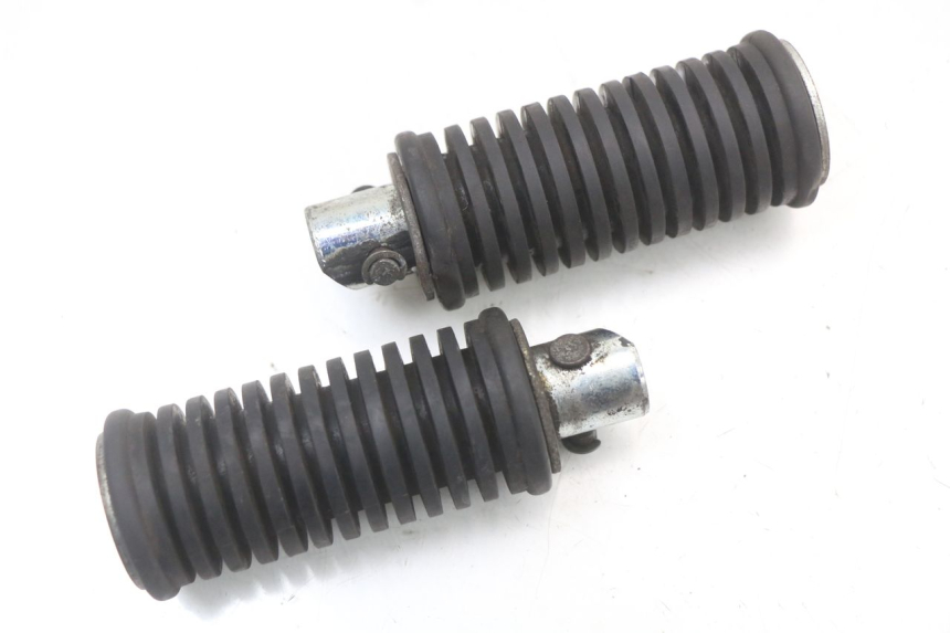 photo de SET ACHTERSTE VOETSTEUNEN SUZUKI VL INTRUDER 125 (2004 - 2007) - Hoofdaanzicht