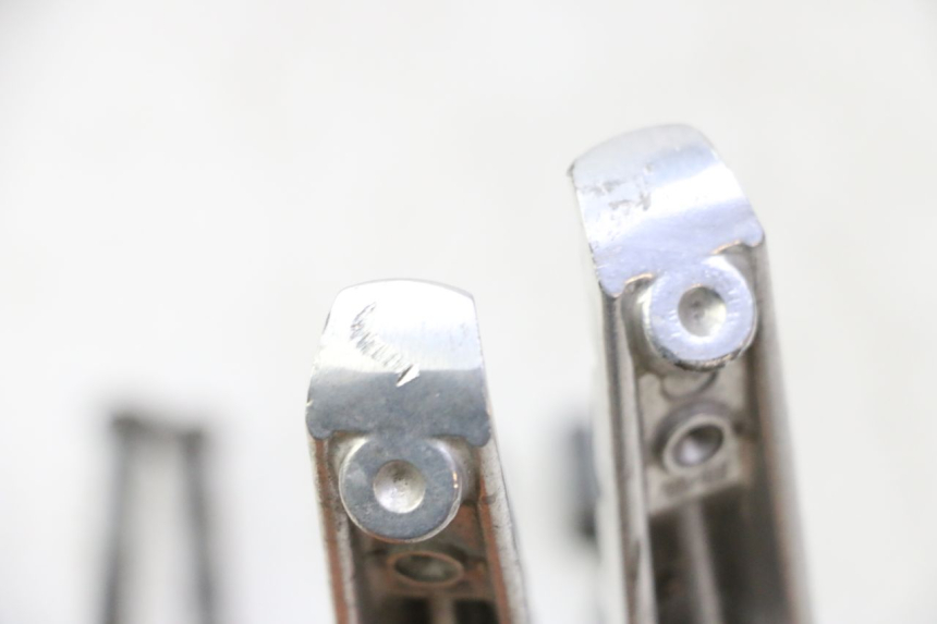 photo de SET ACHTERSTE VOETSTEUNEN YAMAHA X-MAX XMAX 125 (2010 - 2013) - Detail van het onderdeel