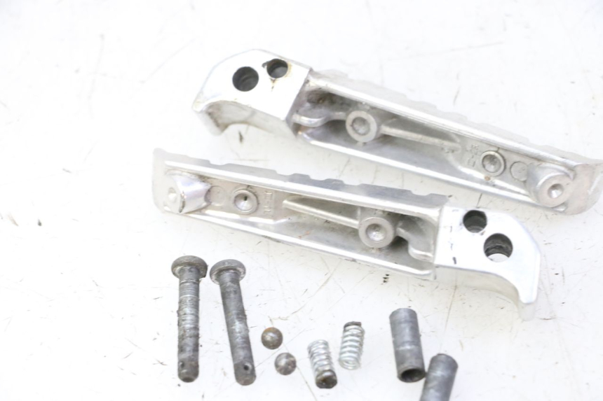 photo de SET ACHTERSTE VOETSTEUNEN YAMAHA X-MAX XMAX 125 (2010 - 2013) - Andere kijkhoek