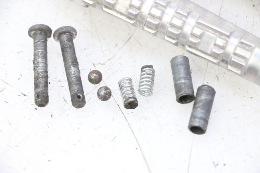 photo de SET ACHTERSTE VOETSTEUNEN YAMAHA X-MAX XMAX 125 (2010 - 2013) - Bevestigingspunten