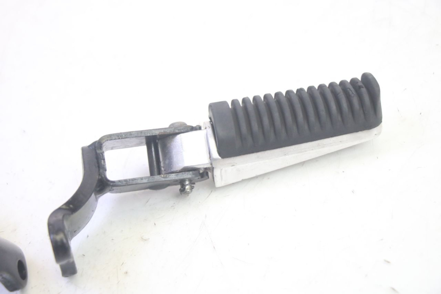 photo de SET ACHTERSTE VOETSTEUNEN YAMAHA XMAX X-MAX 125 (2006 - 2009) - Bevestigingspunten