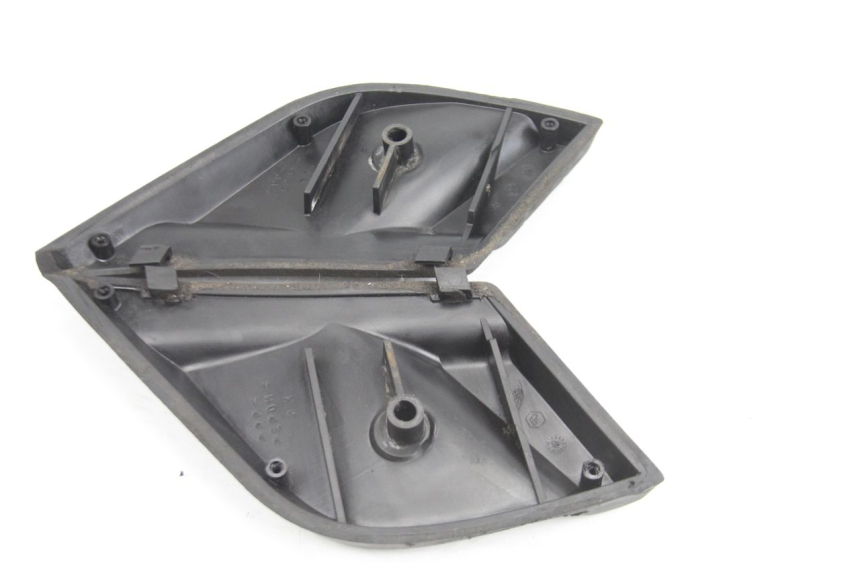 photo de SET ACHTERSTE VOETSTEUNEN PIAGGIO X9 EVOLUTION 125 (2003 - 2007) - Technische close-up