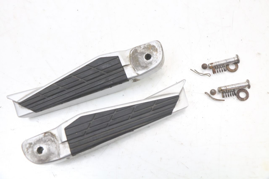 photo de SET ACHTERSTE VOETSTEUNEN KYMCO XCITING 250 (2006 - 2009) - Hoofdaanzicht