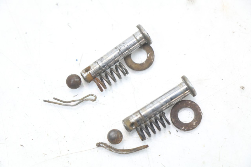 photo de SET ACHTERSTE VOETSTEUNEN KYMCO XCITING 250 (2006 - 2009) - Zoom op gebruiksstaat