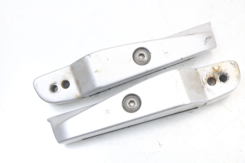 photo de SET ACHTERSTE VOETSTEUNEN KYMCO XCITING 250 (2006 - 2009) - Overzicht