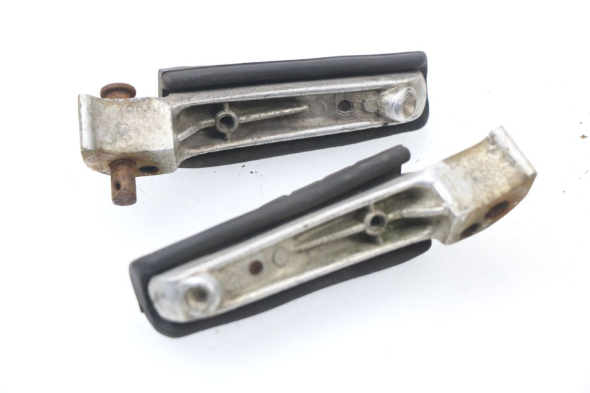 photo de SET ACHTERSTE VOETSTEUNEN YAMAHA XJN XJ N DIVERSION 600 (1994 - 1997) - Zoom op gebruiksstaat
