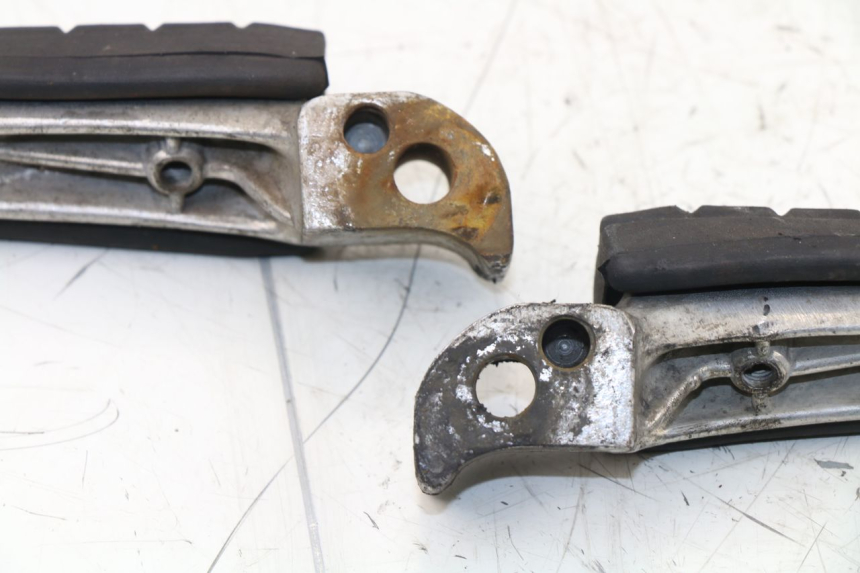 photo de SET ACHTERSTE VOETSTEUNEN YAMAHA XJS DIVERSION 600 (1997 - 1999) - Detail van het onderdeel