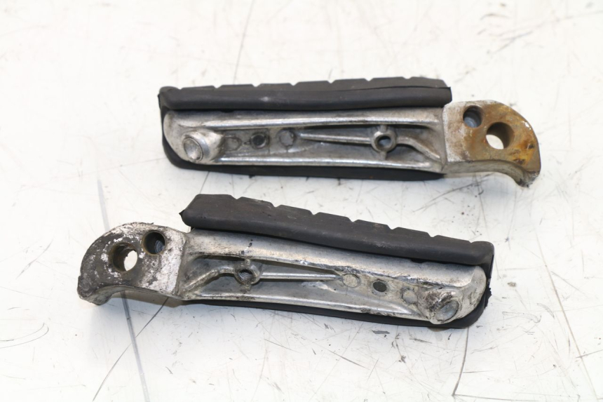 photo de SET ACHTERSTE VOETSTEUNEN YAMAHA XJS DIVERSION 600 (1997 - 1999) - Zoom op gebruiksstaat