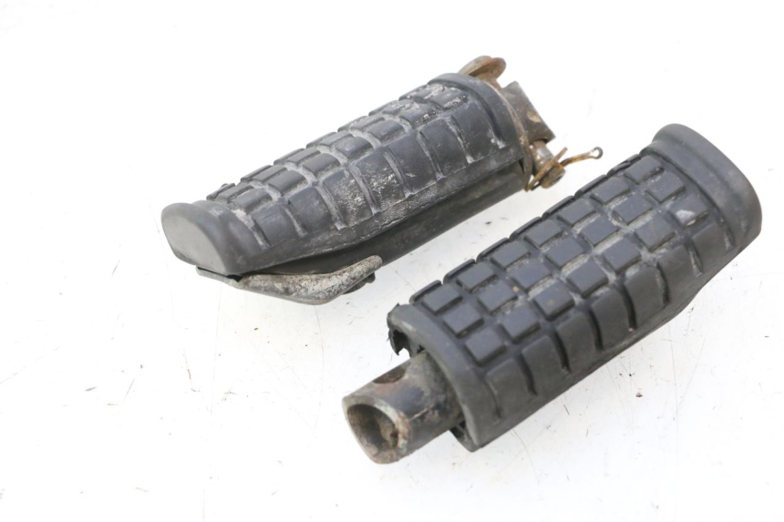 photo de PAAR ACHTERSTE VOETSTEUNEN HONDA XRV AFRICA TWIN 750 (1990 - 1992) - Hoofdaanzicht